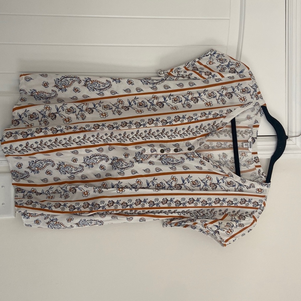 Super cute blouse!